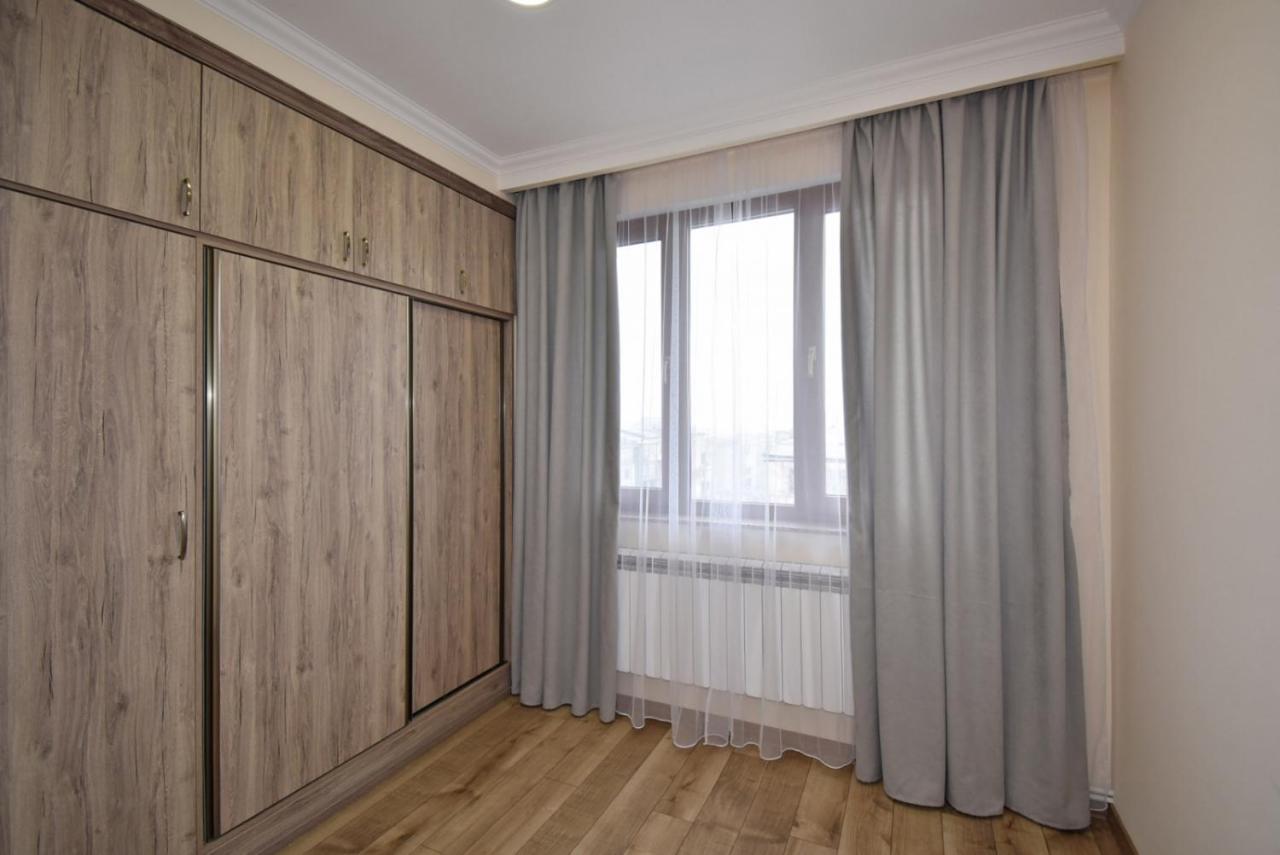 2 Bedroom Apartment, Quiet And Spacious Yerevan Exterior photo