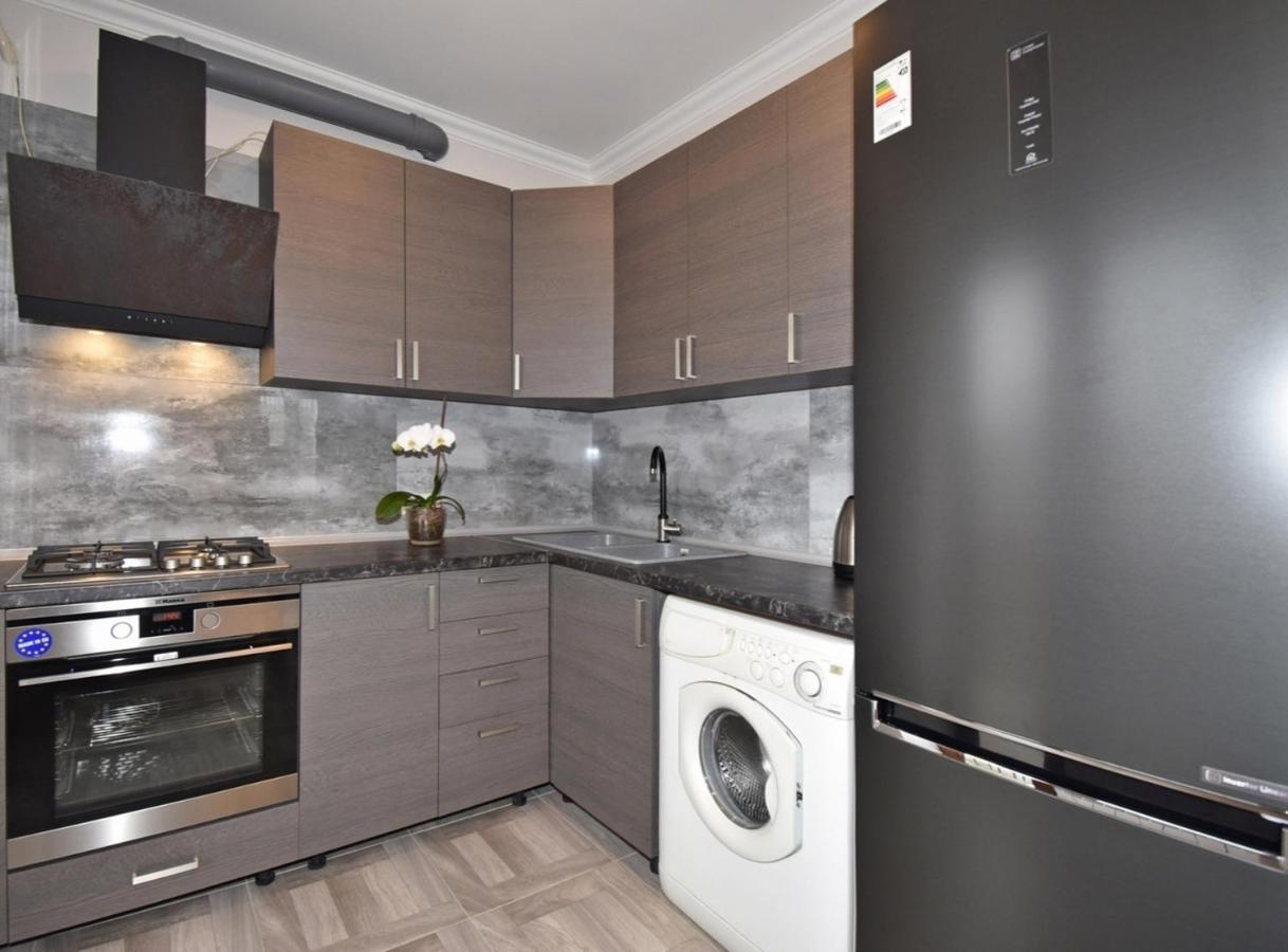 2 Bedroom Apartment, Quiet And Spacious Yerevan Exterior photo
